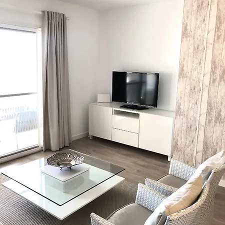 3 Bedrooms Luxury Apartment *